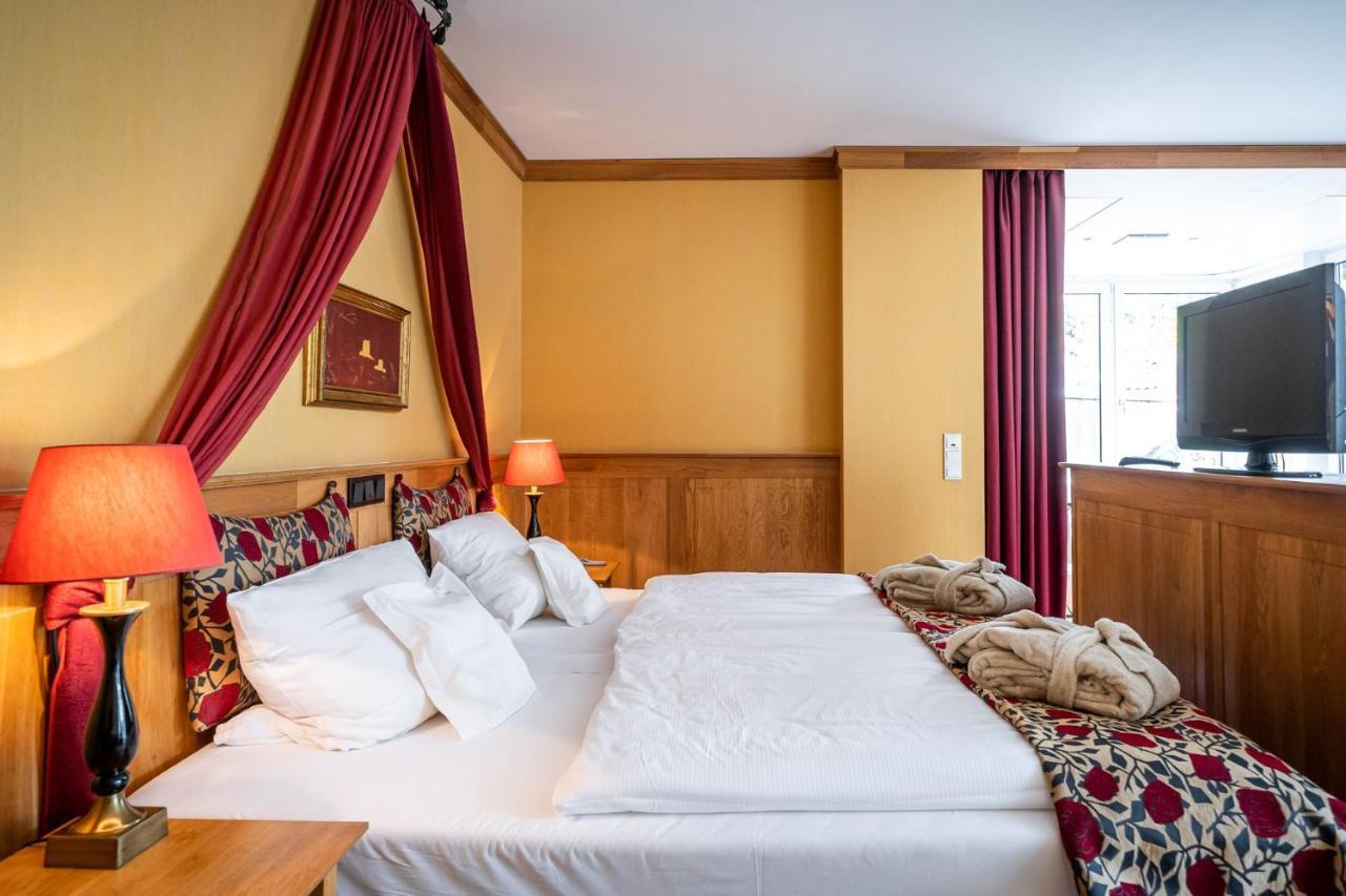 Waldhotel Tannenhaeuschen Везел Екстериор снимка