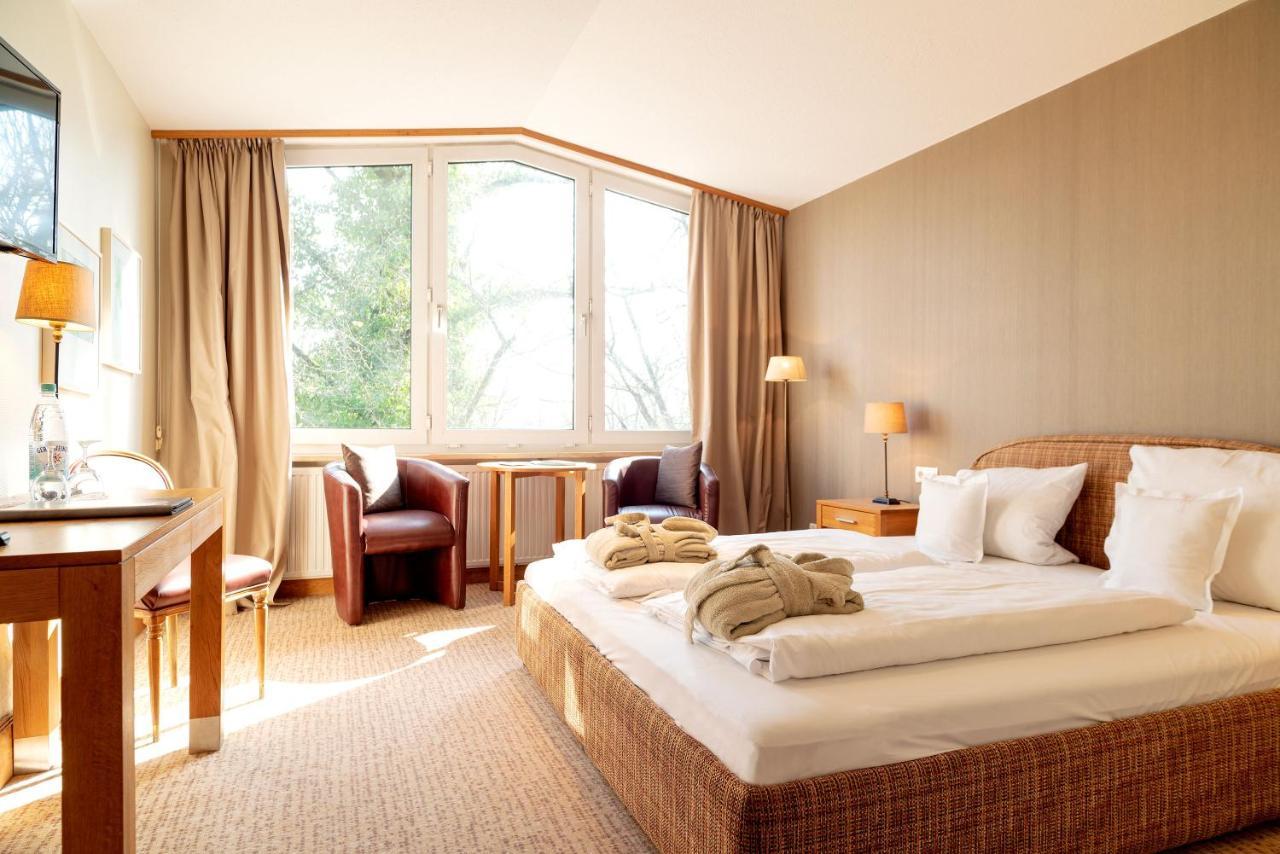 Waldhotel Tannenhaeuschen Везел Екстериор снимка
