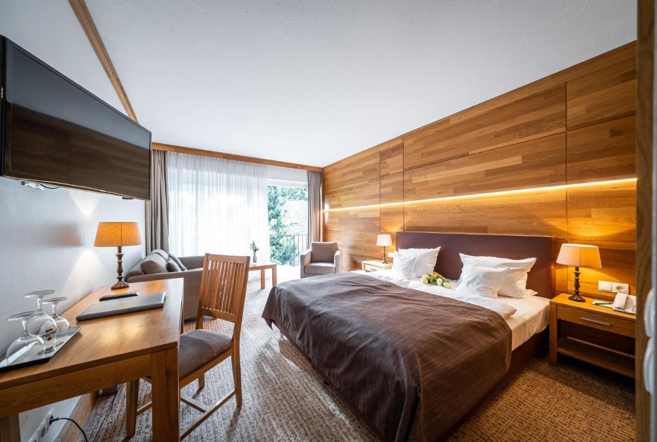 Waldhotel Tannenhaeuschen Везел Екстериор снимка