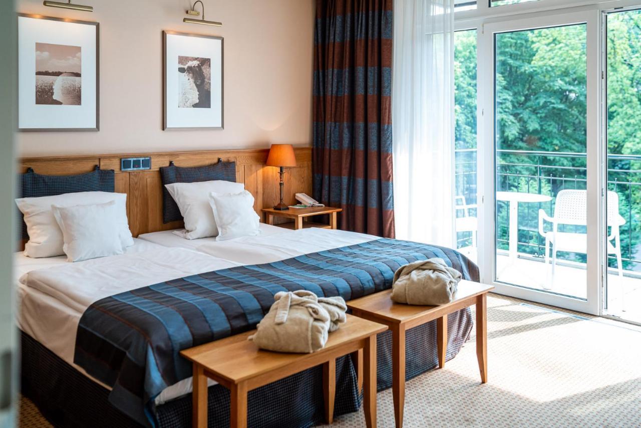 Waldhotel Tannenhaeuschen Везел Екстериор снимка