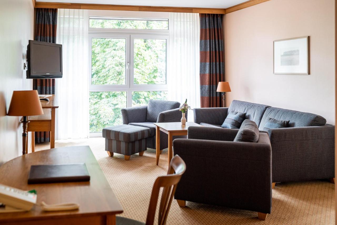 Waldhotel Tannenhaeuschen Везел Екстериор снимка