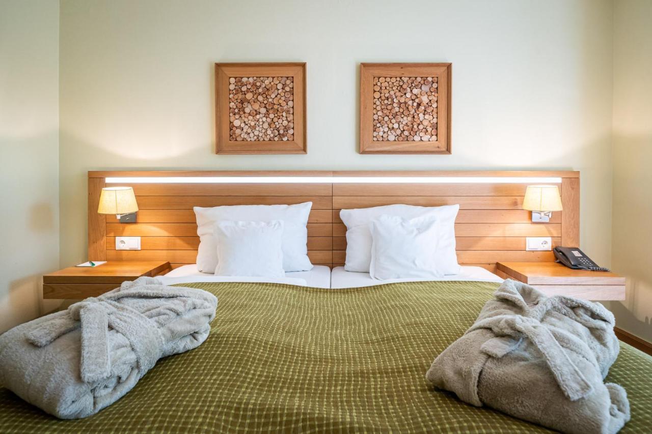 Waldhotel Tannenhaeuschen Везел Екстериор снимка
